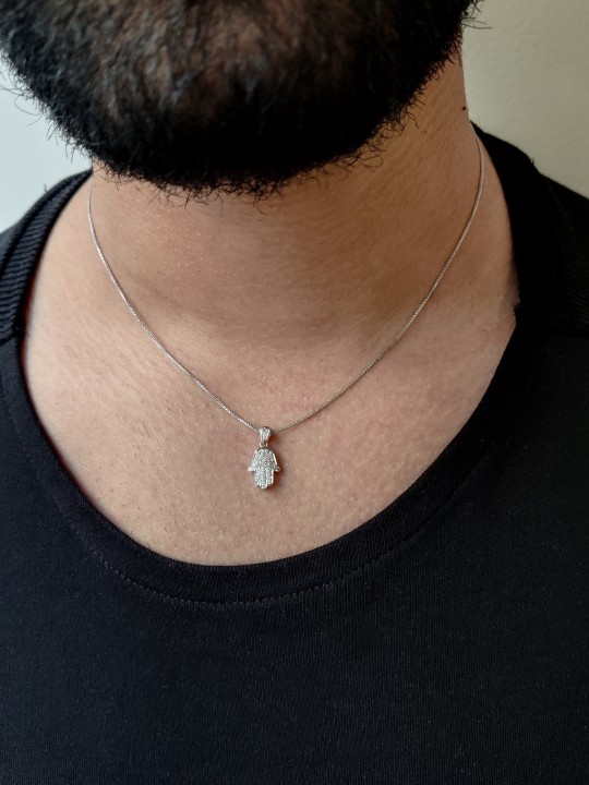 שרשרת חמסה לבנה עם מספר יהלומים מבריקים , מתנות ט"ו באב , ישר